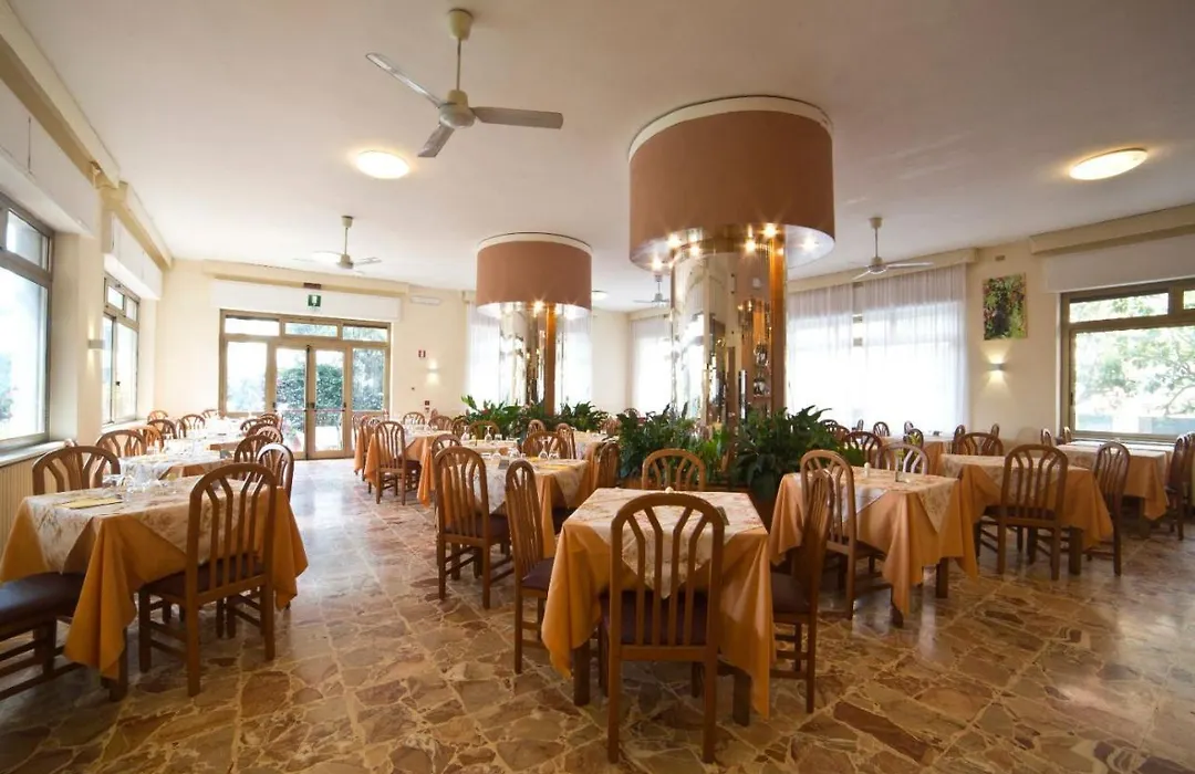 Hotel Kristall-1