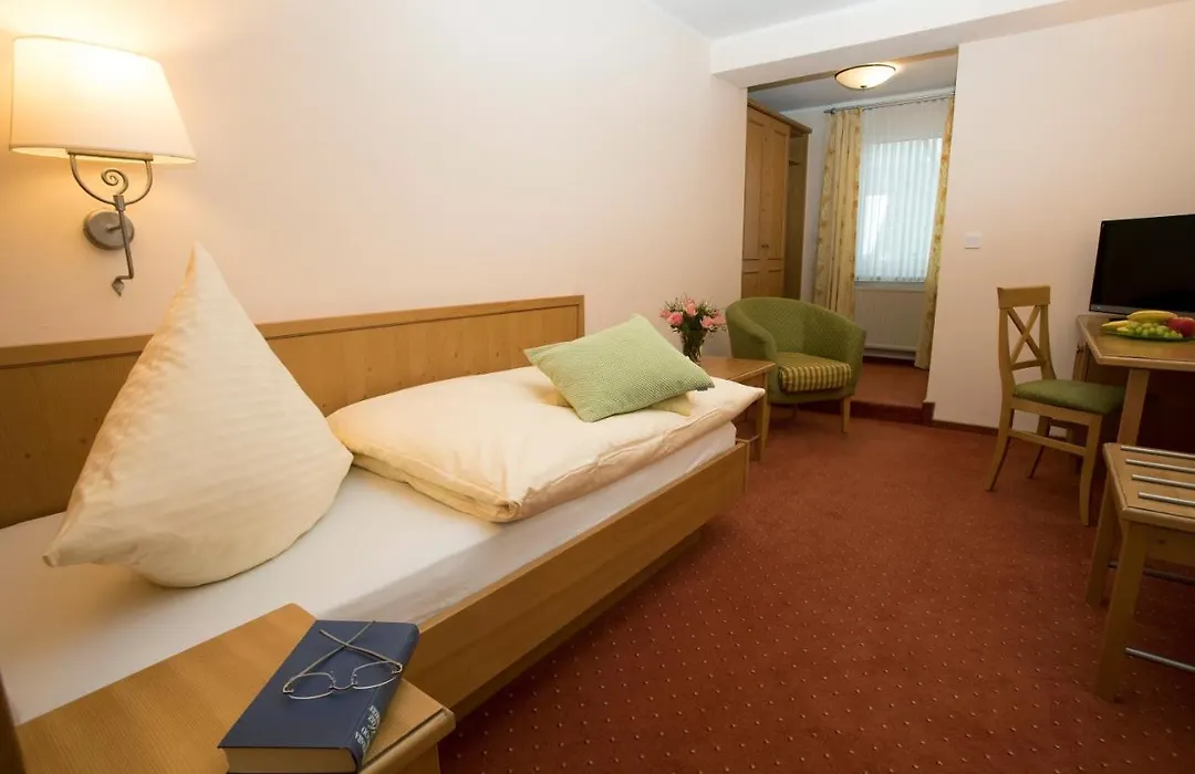 Hotel Lindenhof-1