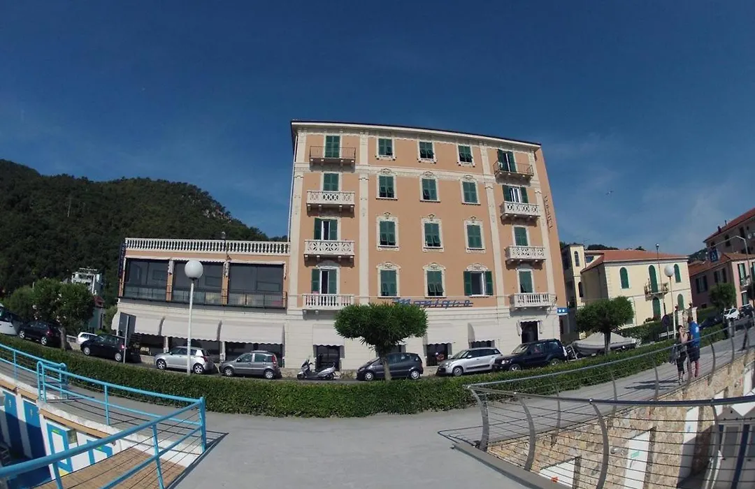 Hotel Monique-1