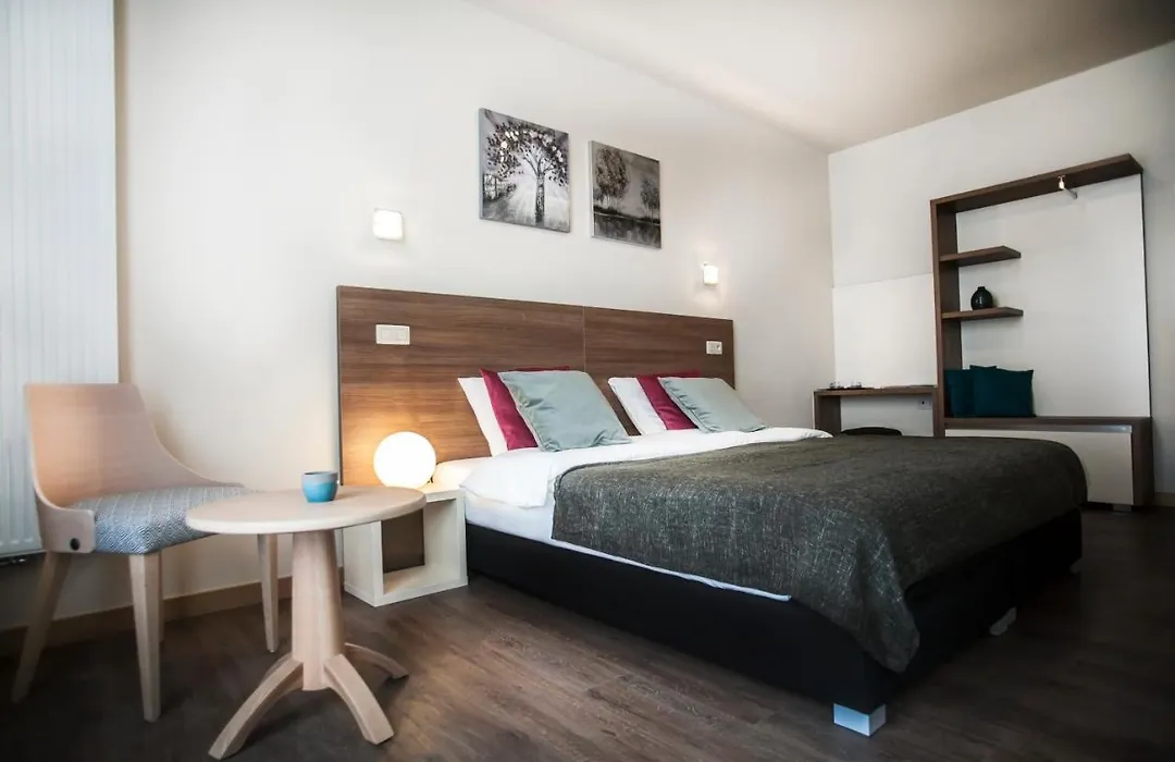 Antwerp Inn Hotel-1