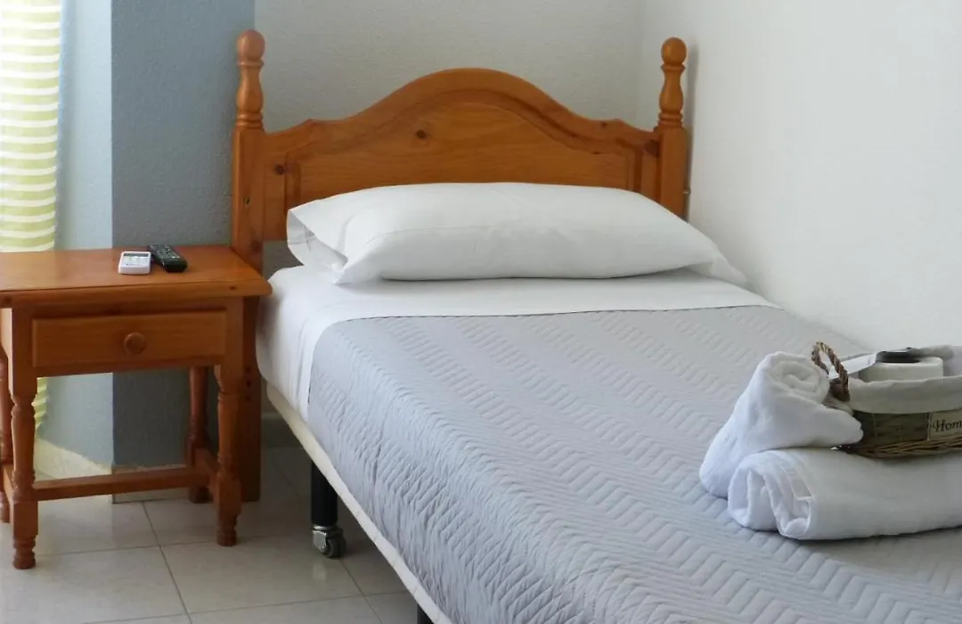 Hostal Candeleda-1
