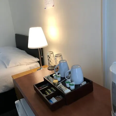 Renfrew Rooms At City Centre-3