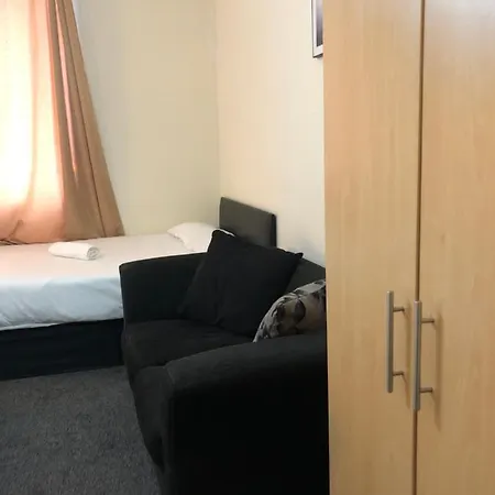 Renfrew Rooms At City Centre-2