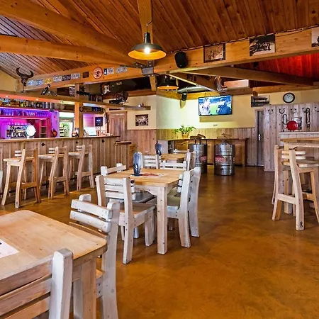 Roadcamp - American Motel & Sportsbar-3