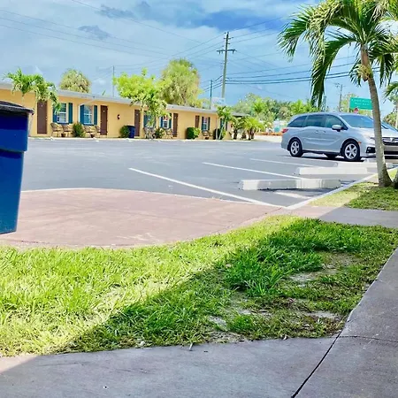 Glades Motel - Naples-2