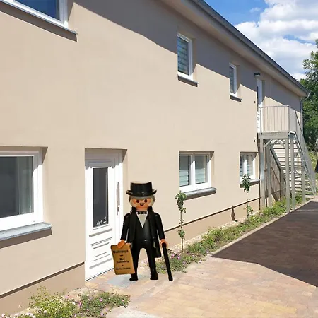 Travel Art Boardinghouse-3