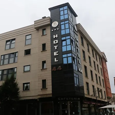 Hotel 44-3