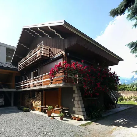 Chalet Les Cols - Chambres avec terrasse&jardin - proche de la nouvelle gare-2
