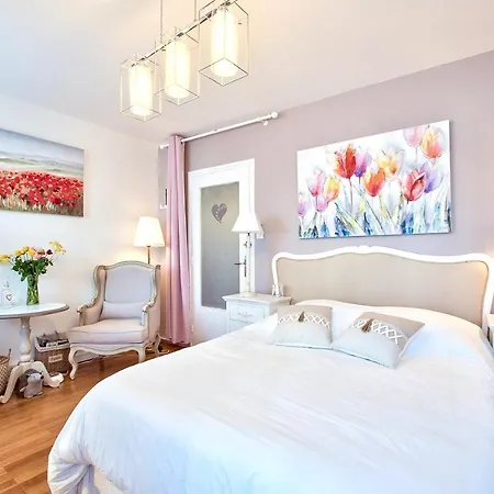 ! A découvrir ! NATURALBNB - Chambres d'hôtes zen au calme - Top confort et reposant - PARKING GRATUIT SECURISE - Garage vélos et motos - OFFERT COPIEUX PETIT DEJEUNER fait maison sucré-salé, local et bio - Accueil et convivialité garantis !-3