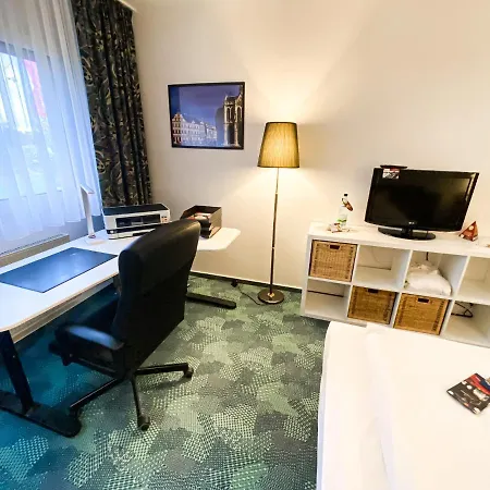 Airport Hotel Erfurt-2