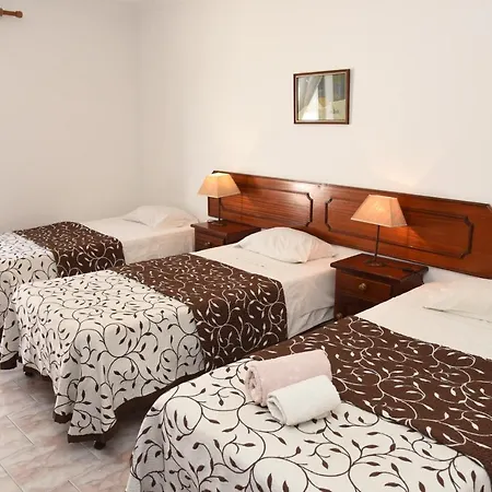 Flor Da Primavera - Residencial E Apartamentos-2