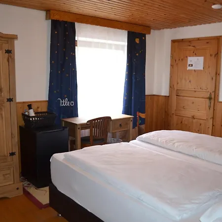 Hotel Altes Faehrhaus Duisburg-3