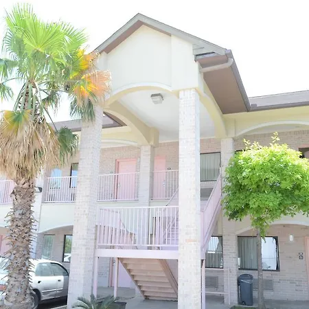 Texan Inn & Suites-3