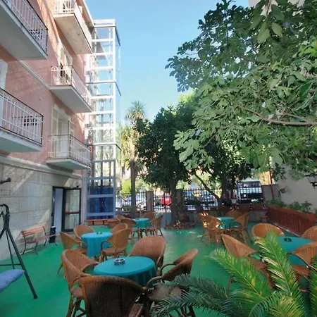 Hotel Holiday Center-3