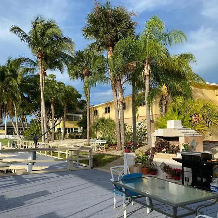 Hideaway Waterfront Resort-2