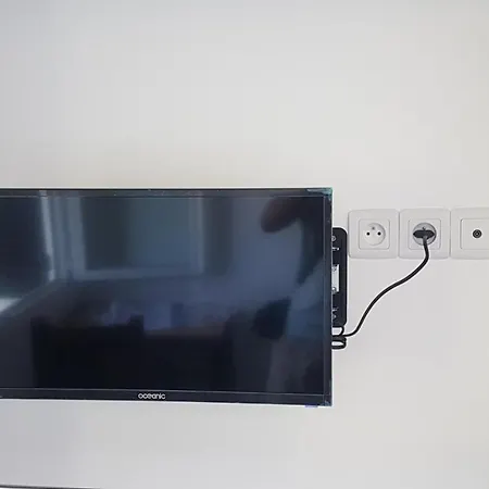 New Cheap Private Room, Kitchen , Overwieuw Sea,Tram On Spot, 12 Minutes From Nice Train Station With Tram , Beach In 17 Min Tram , Chambre Privee Pas Cher, Cuisine Equipee , Tram Sur Place, Apercu Mer, 12 Min De La Gare De Nice Avec Le Tram, 17 Min-2