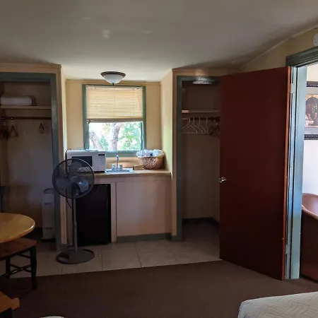 Vineyard Inn Hotel-3