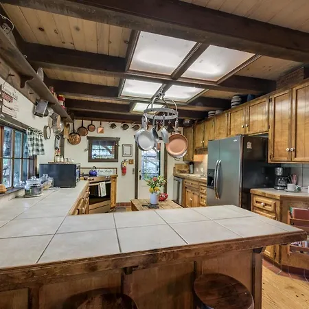 The Davies Family Inn (Adults Only)-3