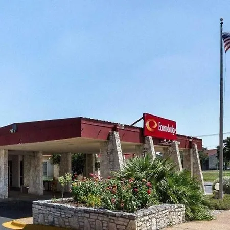 Econo Lodge Kerrville-3