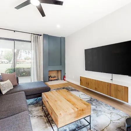 Modern Desert Retreat-3
