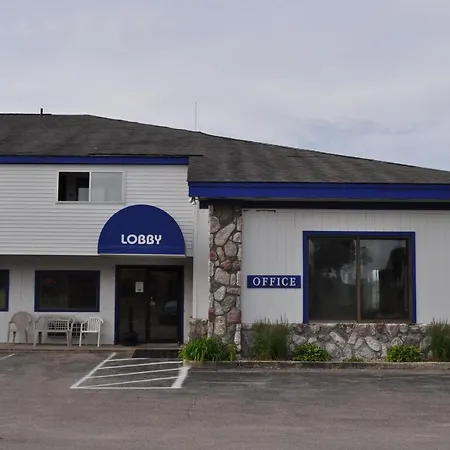 Super 8 By Wyndham Petoskey-2