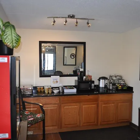 Super 8 By Wyndham Petoskey-3