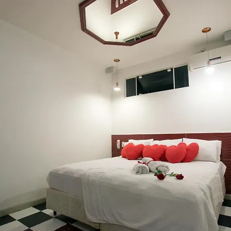 Champagne Motel-2