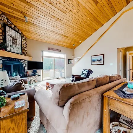 Firelight Chalet 94-3