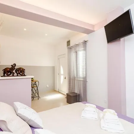 Apartment & Room Lady O-2