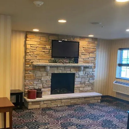 Americinn By Wyndham Oshkosh-3
