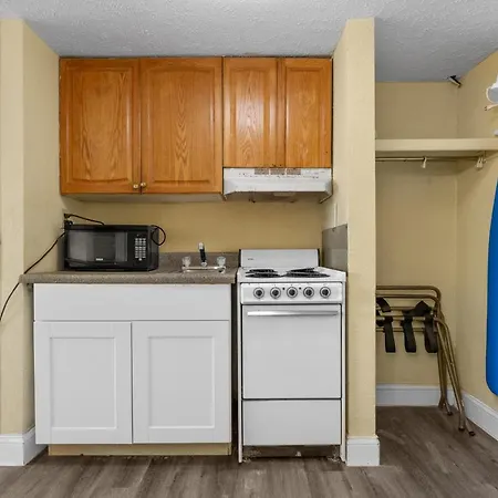 Days Inn By Wyndham Myrtle Beach-Grand Strand-3