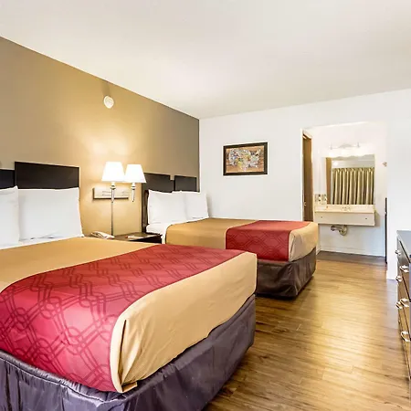 Econo Lodge Airport I-35 North-2
