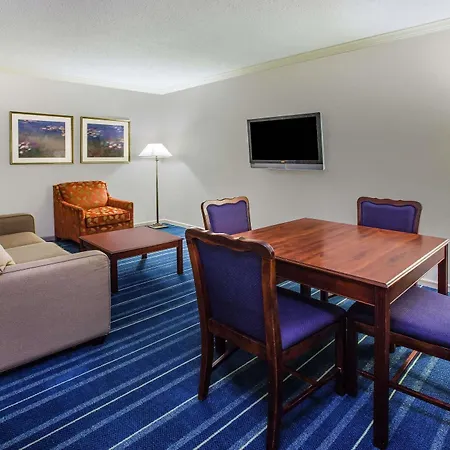 Days Inn By Wyndham Midland-3