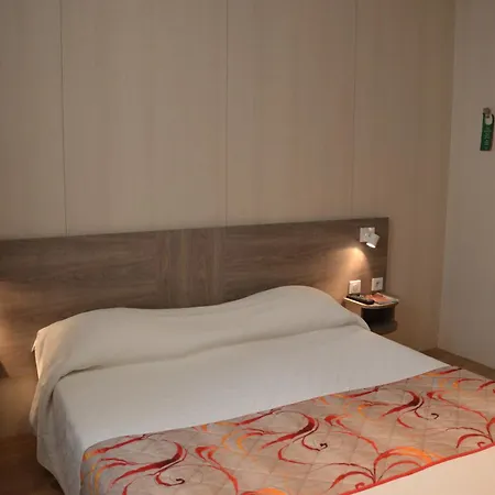 Brit Hotel Confort Le Revest Sainte-Maxime-3