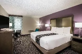 La Quinta Inn By Wyndham Davenport & Conference Center-2