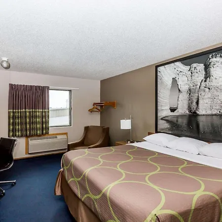 Super 8 By Wyndham Hays Ks-2