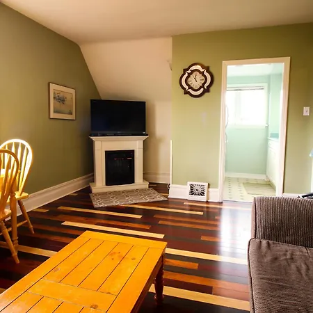 James Bay Inn Hotel, Suites & Cottage-2