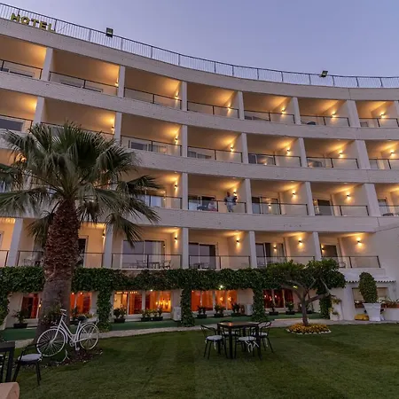 Ramada Resort by Wyndham Puerto de Mazarron-3