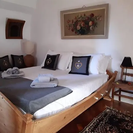 B&B S. Trinita 18 Suites & Rooms-2