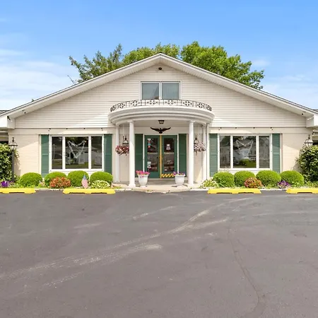 Glass House Inn Erie Near I-90 & I-79-2