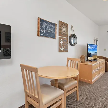 Beach House Inn & Suites-2
