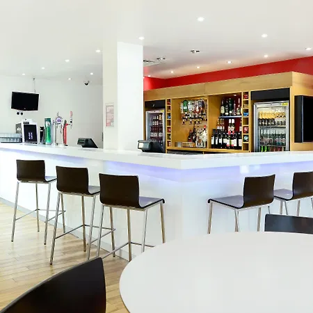 Travelodge London Central City Road-3