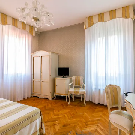 Palazzo Guardi-2