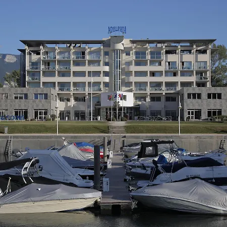 Marina Adelphia-3