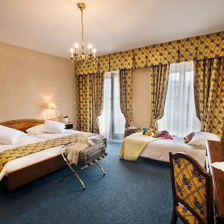 International au Lac Historic Lakeside Hotel-2