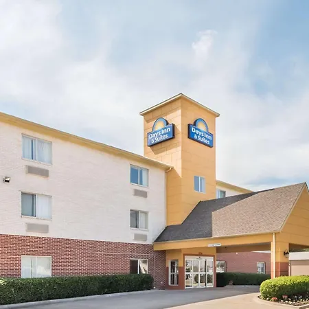 Days Inn & Suites By Wyndham Dallas-2