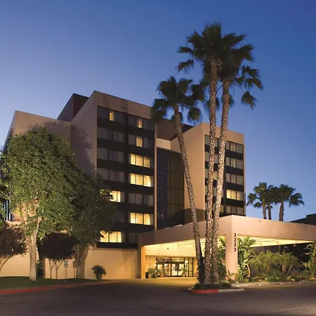 Doubletree By Hilton Fresno Convention Center-3
