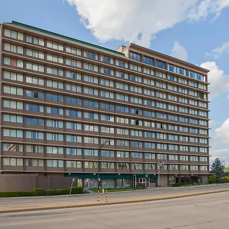 Quality Inn & Suites Cincinnati Downtown Area-3