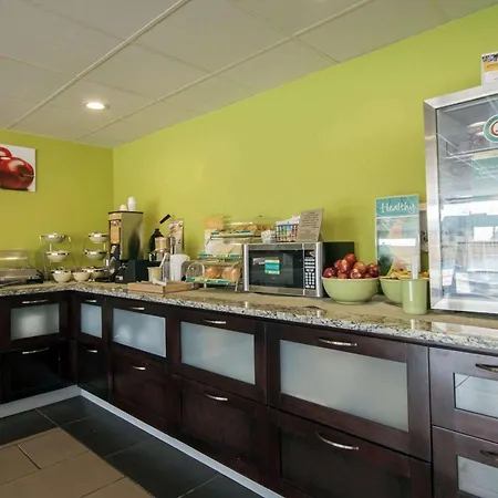 Quality Inn & Suites Airport-2