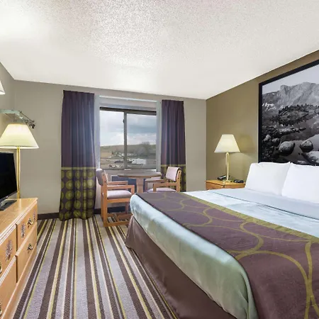 Super 8 Sheridan-3